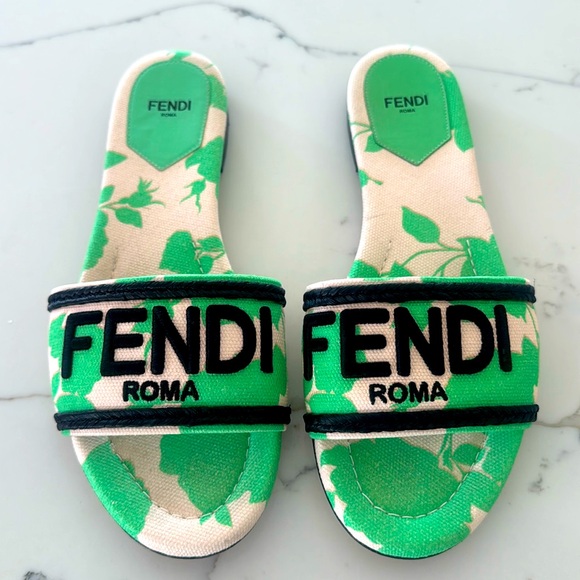 Authentic Fendi Women’s Signature Canvas Slide Sandals in Green size 38 - Picture 1 of 6